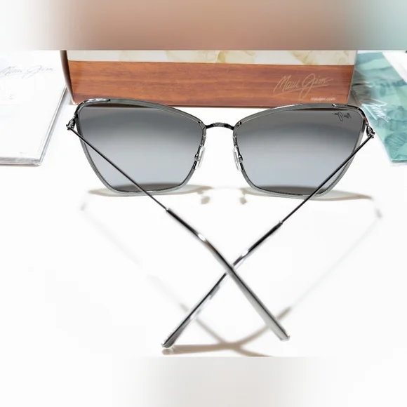 New Maui Jim Puakenikeni Shiny Silver Polarized Grey Lens Sunglass MJ823-02D Maui Jim Puakenikeni RS823-38B Shiny Rose Gold Maui Rose  main image 4